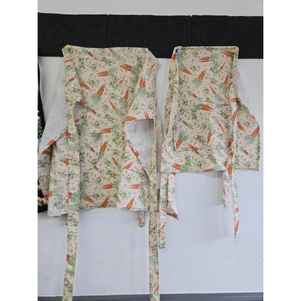 Mom and Me Mother Daughter Matching Aprons Gift Set for Kitchen Spring carrots